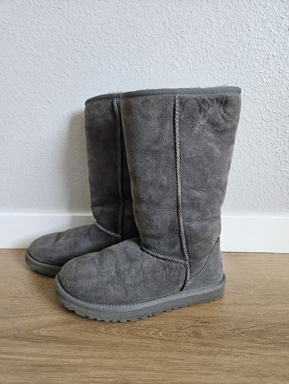 UGG Australia Women's Size 5 real leather and sheepskin Boots